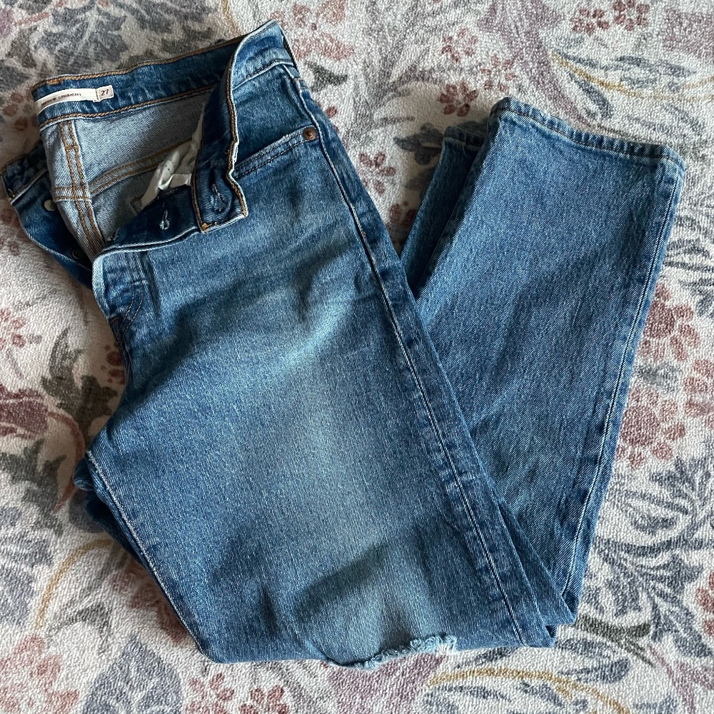 Levi Wedgie Straight Medium Wash Jeans, Size 27